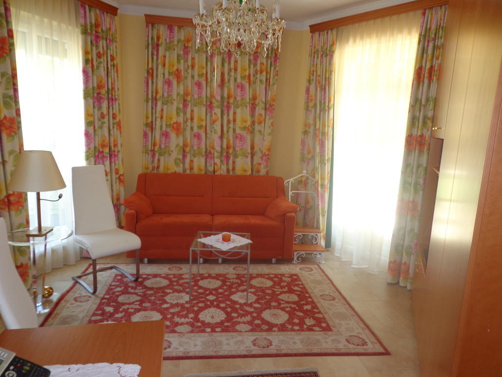 Hans Mauracher Schloessl Graz Room photo
