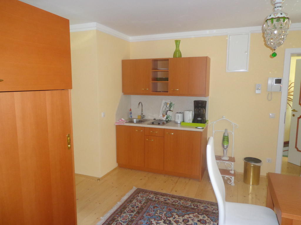 Hans Mauracher Schloessl Graz Room photo